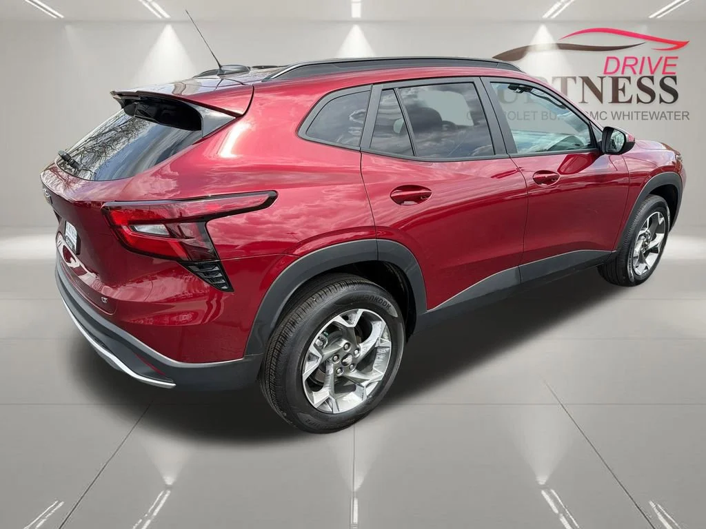 2025 Chevrolet Trax LT - Photo 8