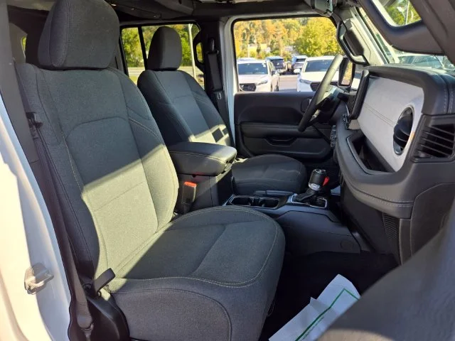 Used 2026 White Jeep Sahara image 19