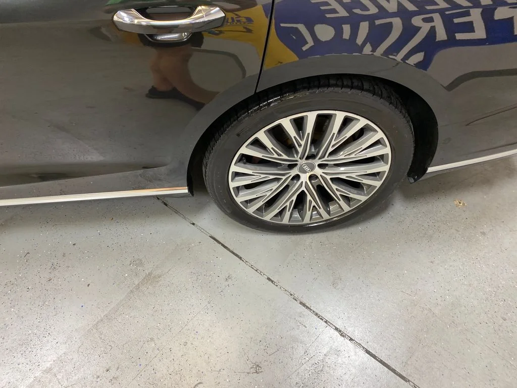 Used 2019  Audi L 55 image 12