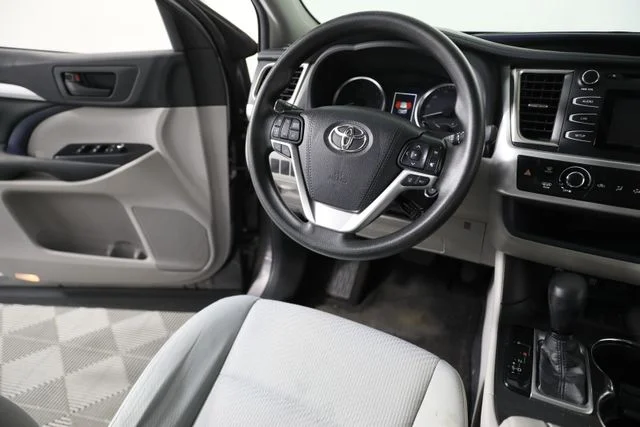 Used 2019 Gray Toyota LE image 21