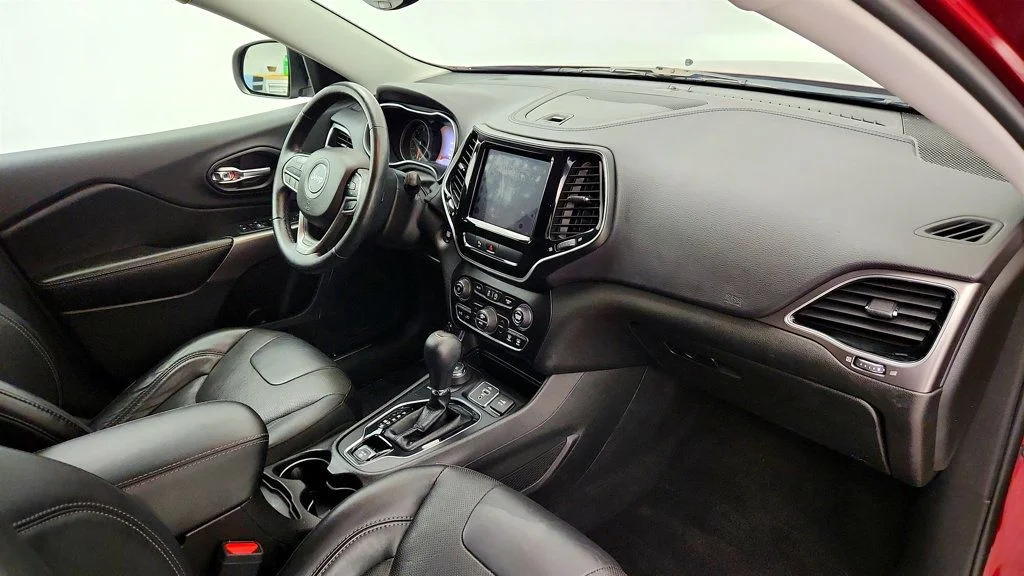 Used 2019 Velvet Red Pearlcoat Jeep Limited 4x4 image 25