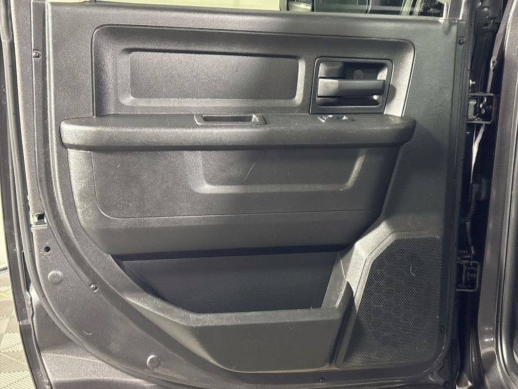 Used 2018 Crystal Metallic Ram Tradesman image 18