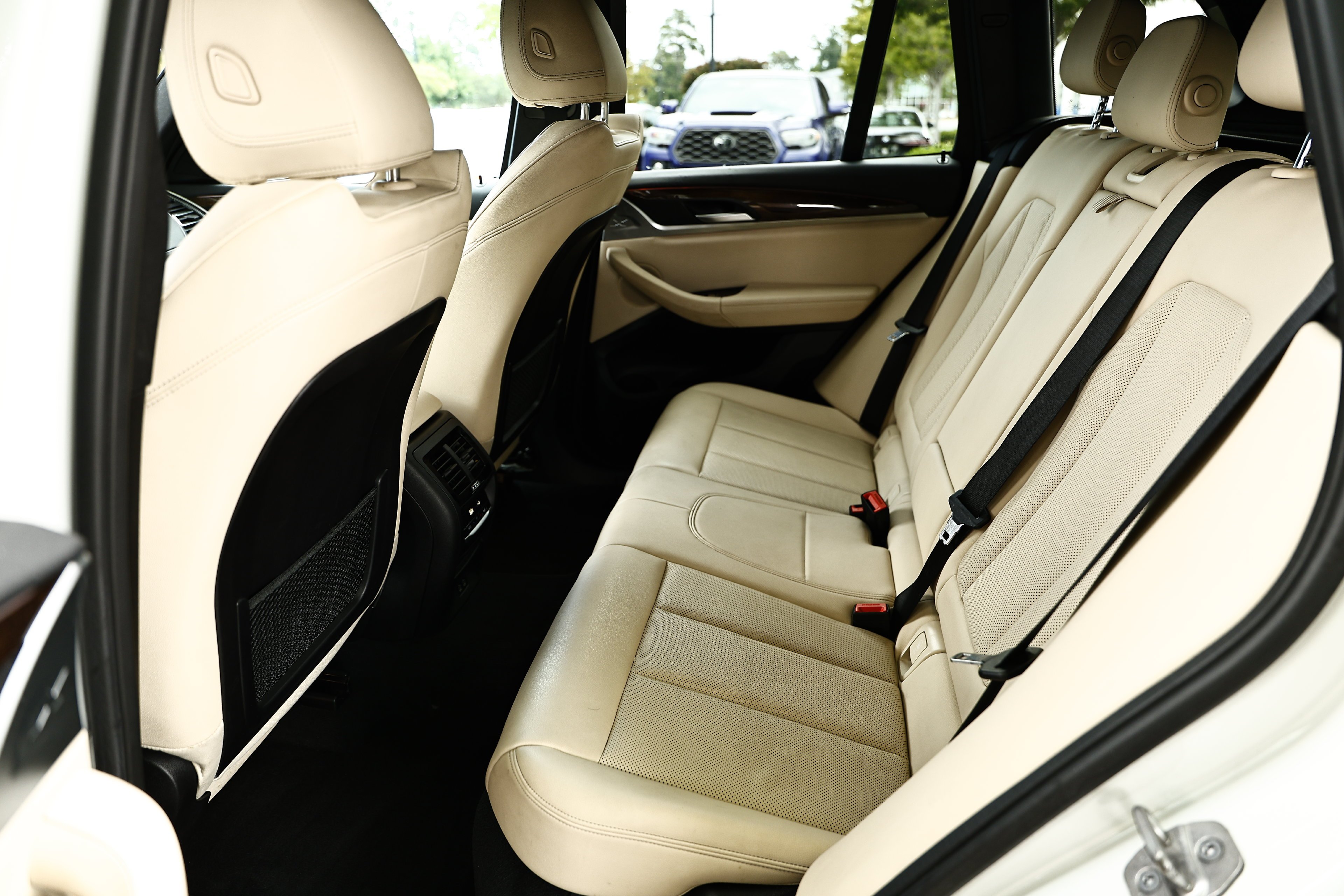 Used 2024 Alpine White BMW xDrive30i image 25