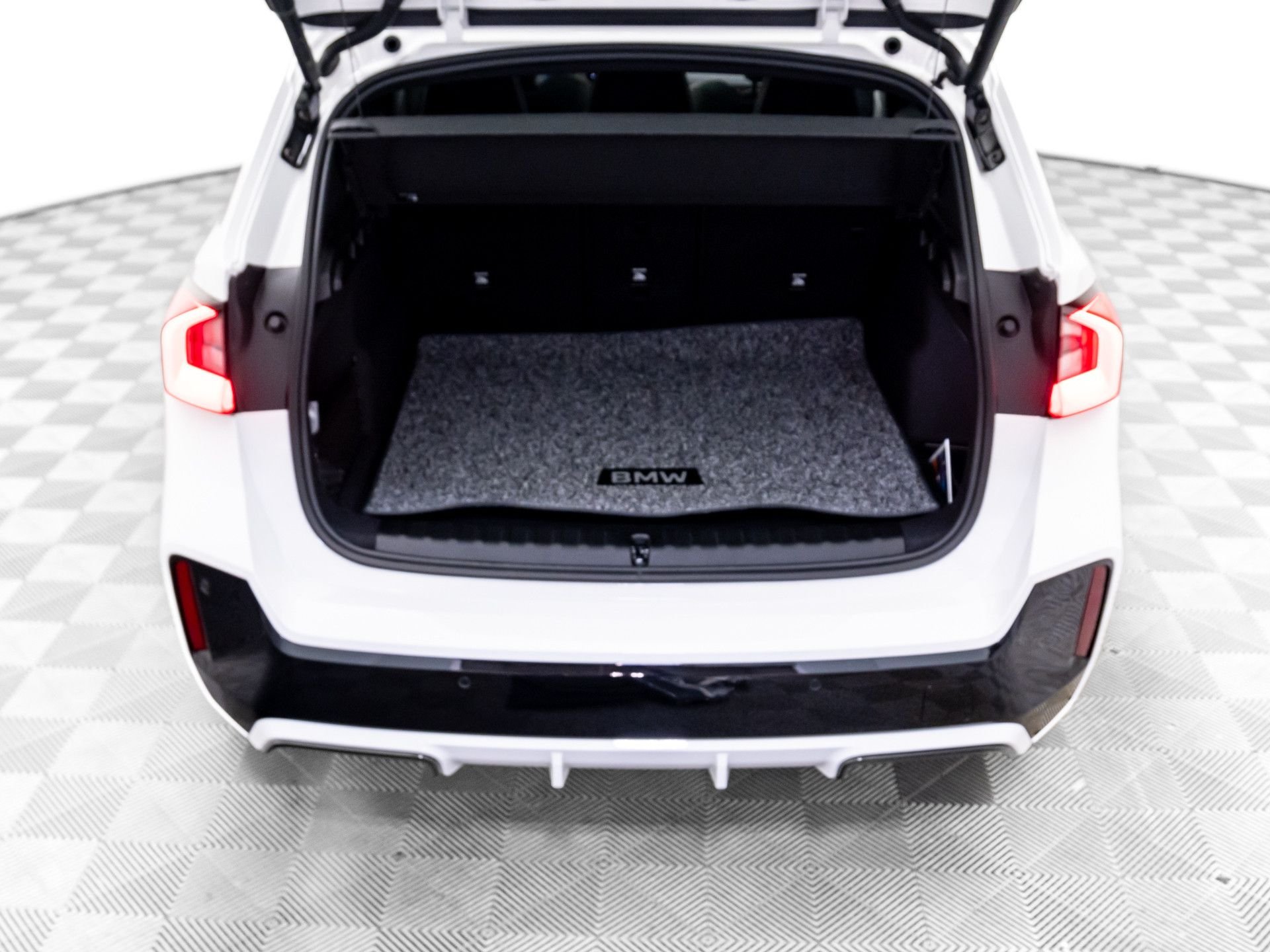 New 2026 Alpine White BMW xDrive28i image 31