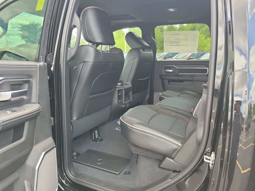 New 2026 Diamond Black Crystal Pearl-Coat Exterior Paint RAM Laramie image 10