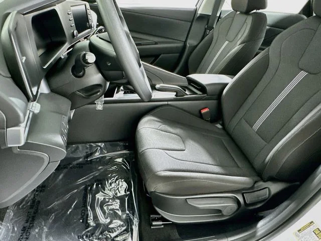 Certified Pre-Owned 2025 Hyundai Elantra SE
