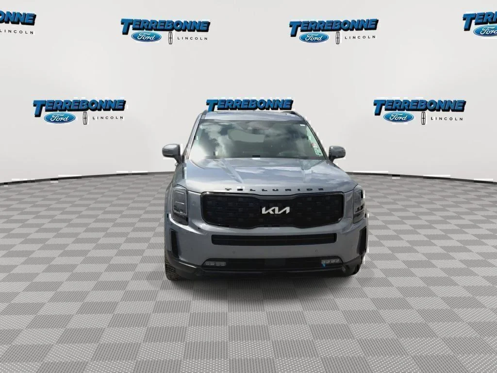 Used 2022 Everlasting Silver Kia SX image 3