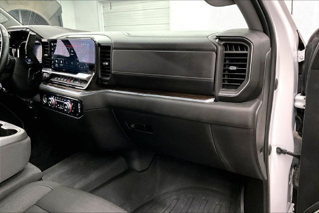 Used 2023 Summit White GMC SLE image 19