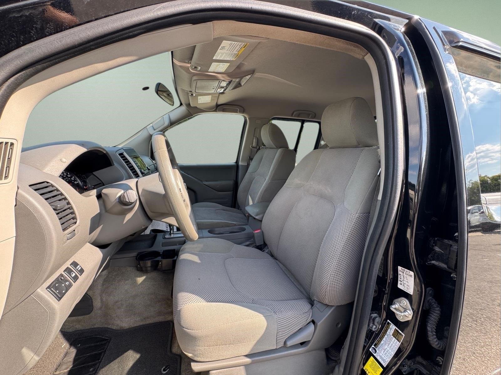 Used 2018 Magnetic Black Nissan SV V6 image 16