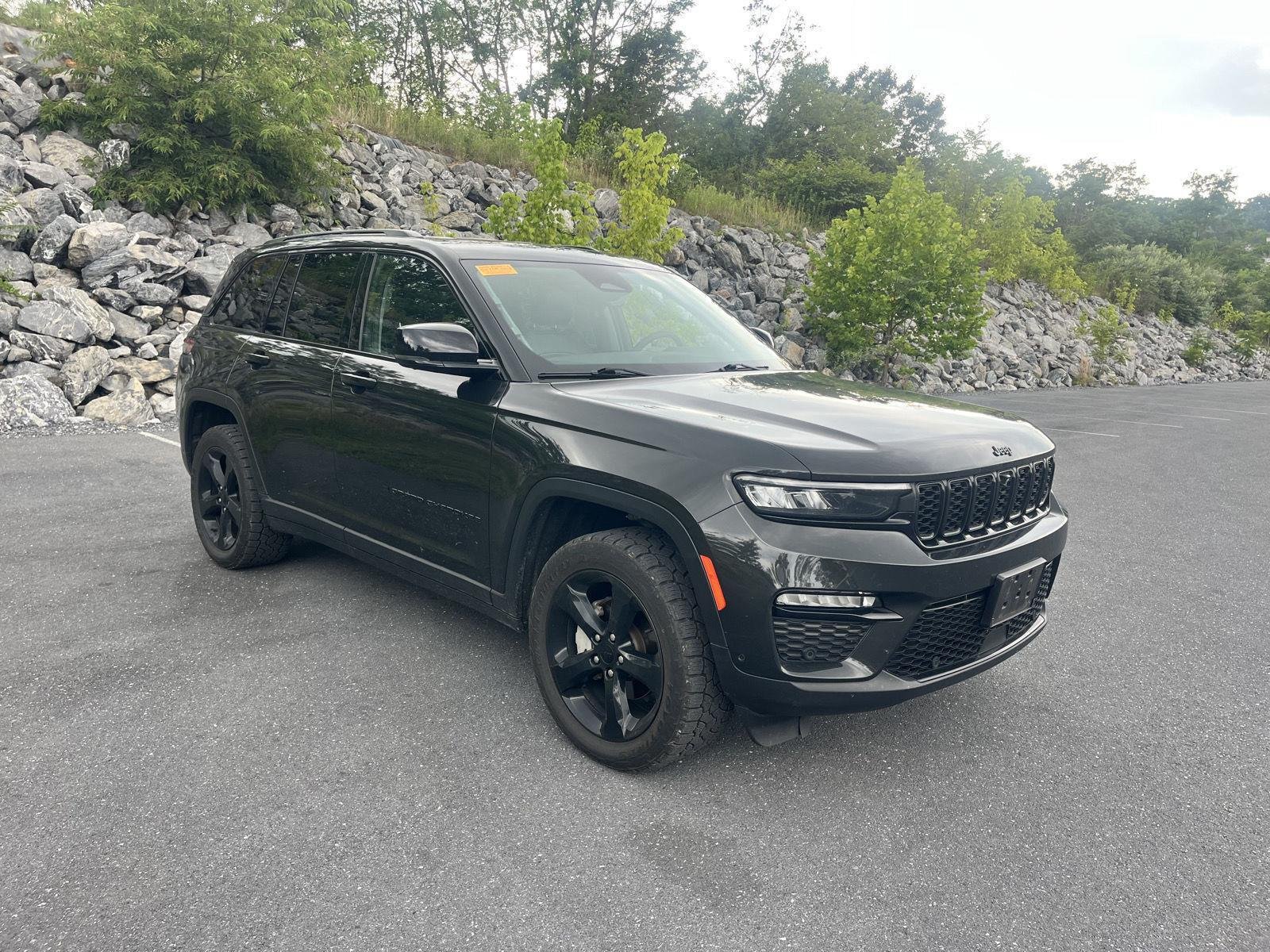 Used 2023 Rocky Mountain Pearlcoat Jeep Limited image 1