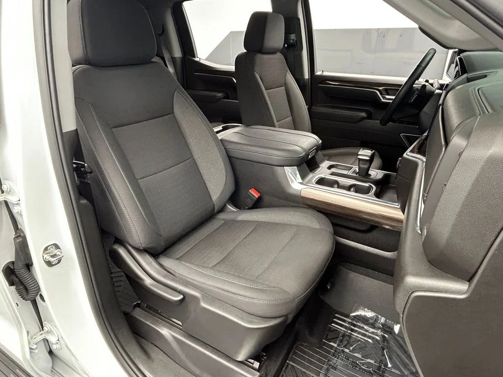 Used 2026 Summit White Chevrolet LT image 18