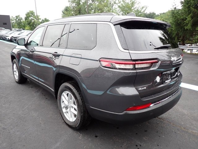 New 2024 Baltic Gray Metallic Clear-Coat Exterior Paint Jeep Laredo image 3