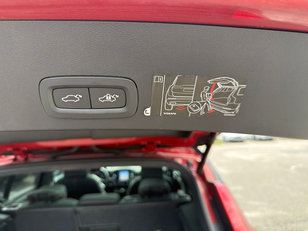Used 2021 Red Volvo R-Design image 13