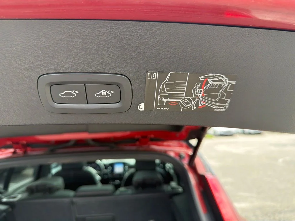 Used 2021 Red Volvo R-Design image 13