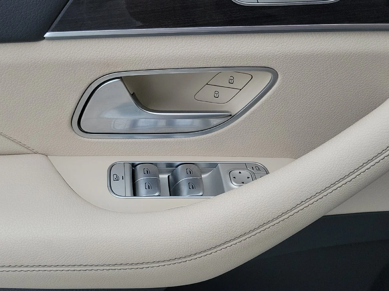 Used 2020 White Mercedes-Benz GLE 350 image 25
