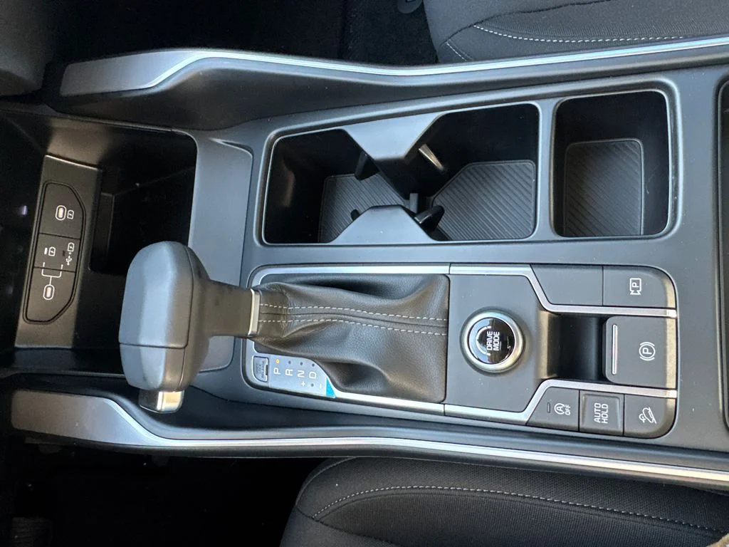 New 2026 Glacial White Pearl Kia LX image 28