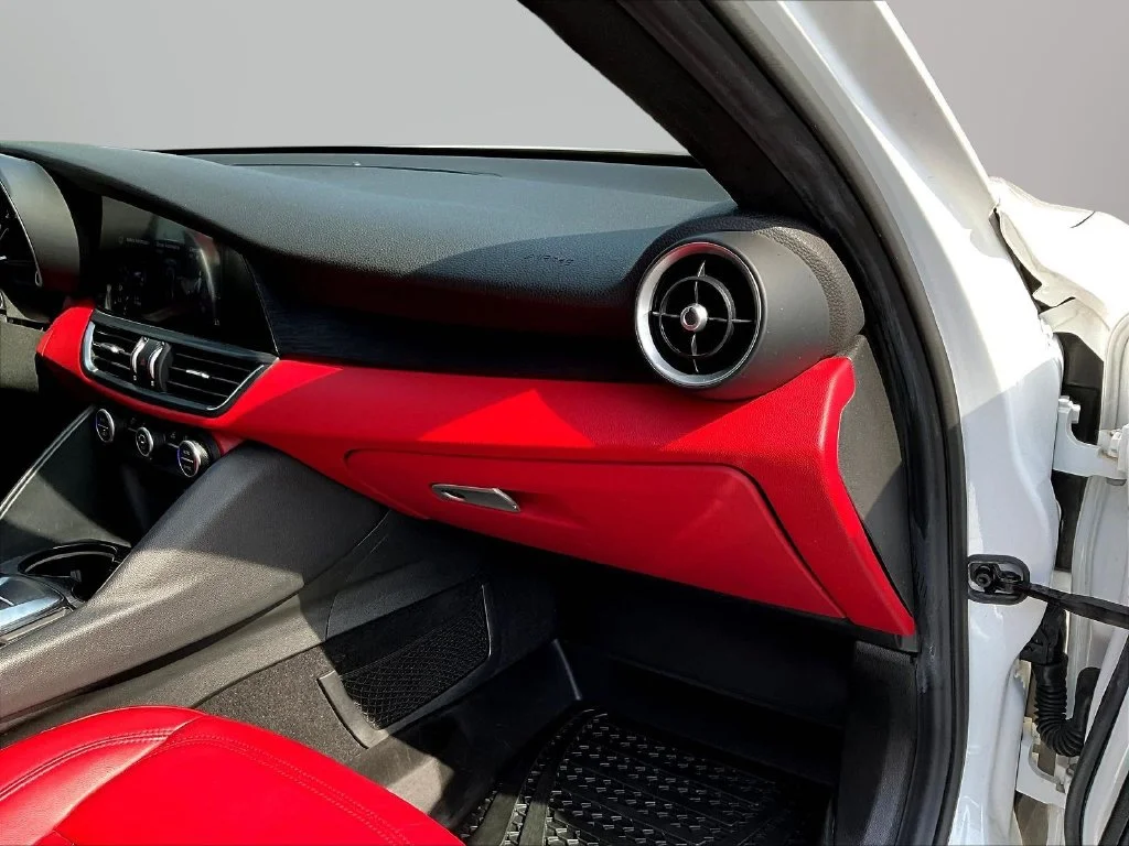 Used 2020 White Alfa Romeo Base image 27