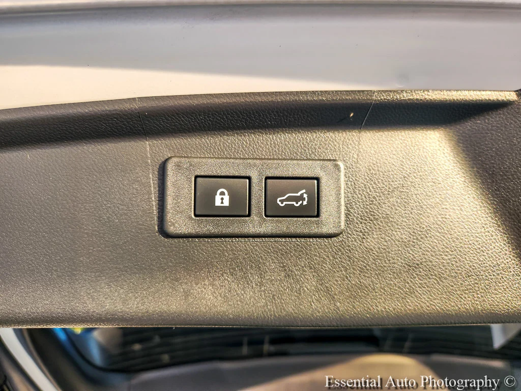 Used 2025 White Subaru Onyx Edition image 19