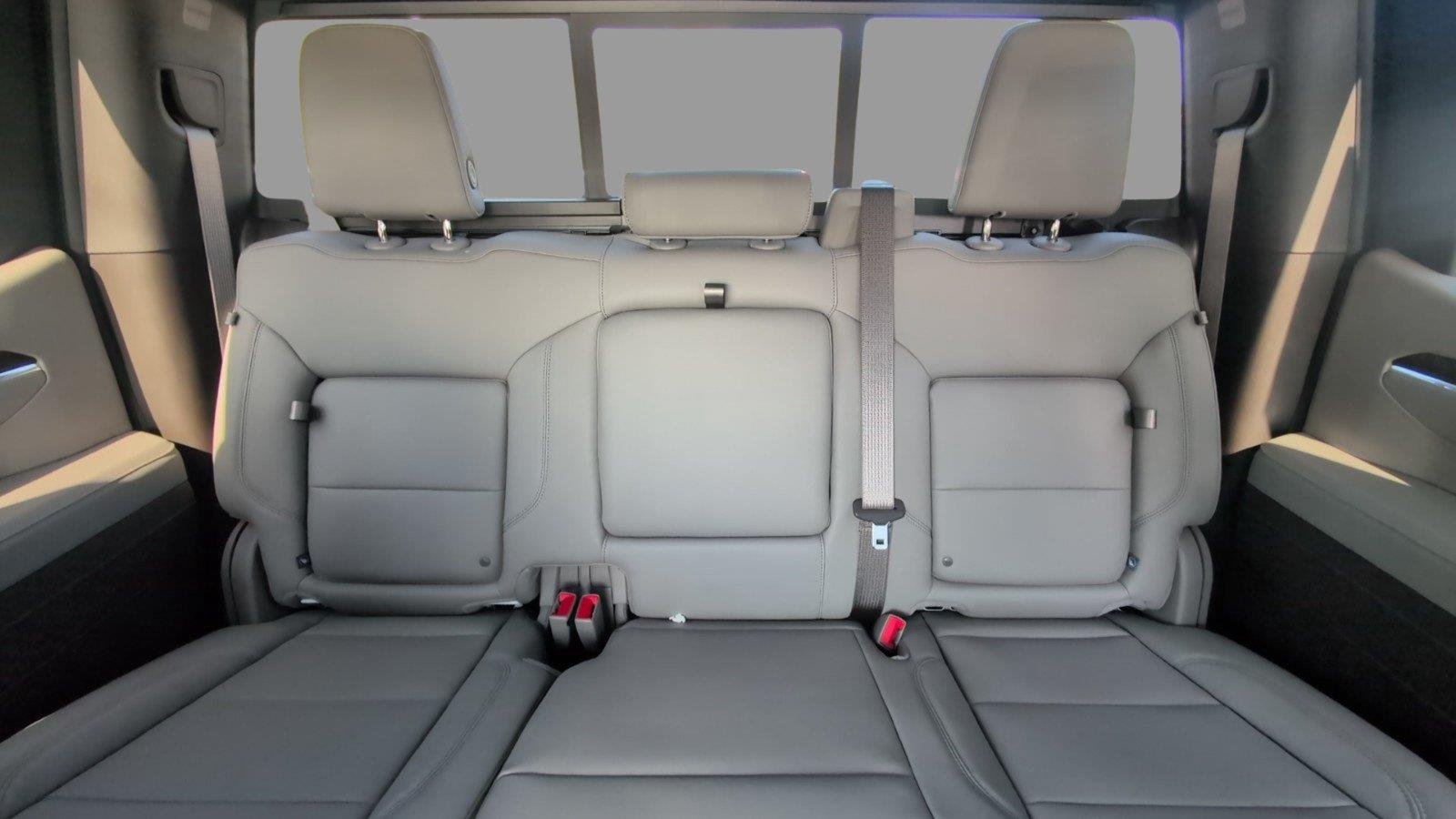 New 2026 Glacier White Tricoat GMC SLT image 33