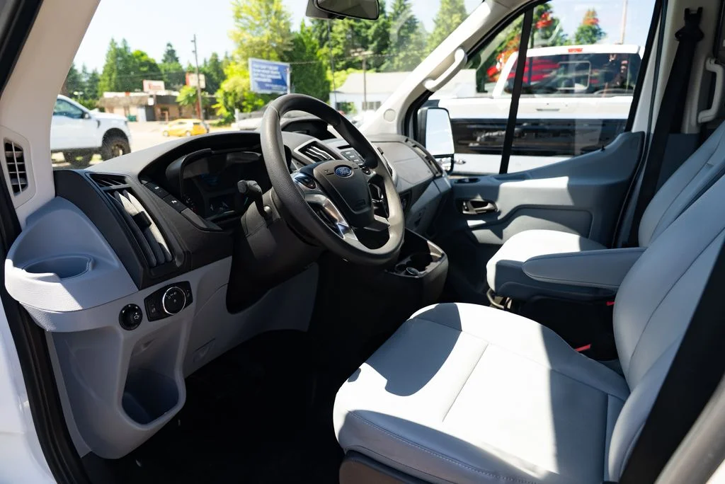 Used 2018 White Ford XL image 19