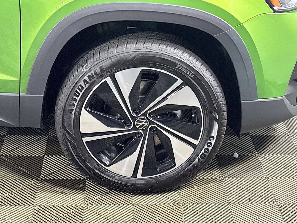 New 2026 Bright Moss Green Metallic Volkswagen 1.5T SE image 23