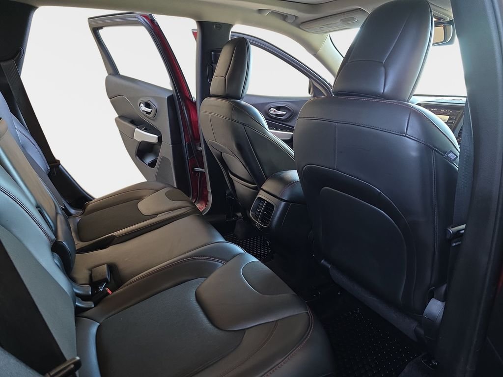 Used 2017 Red Jeep Trailhawk image 13