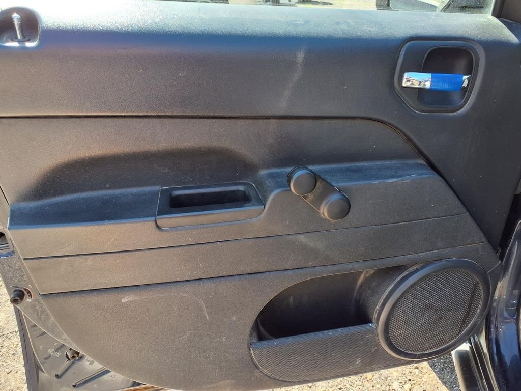 Used 2014 Blue Jeep Sport image 12