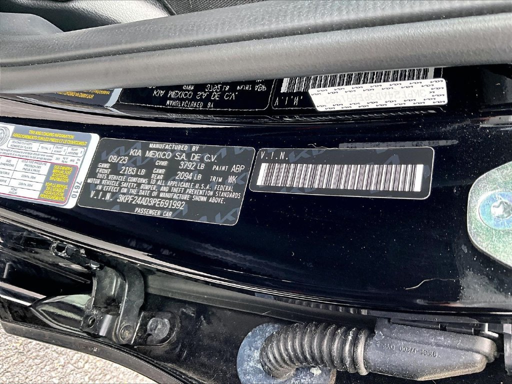 Used 2023 Black Kia LXS image 34