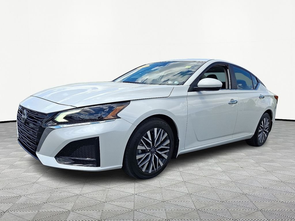 Used 2023 White Nissan 2.5 SV image 3