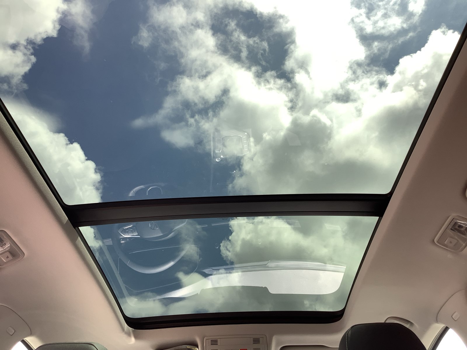 New 2026 Monument Gray w/Deep Black Roof Volkswagen SE Black image 19
