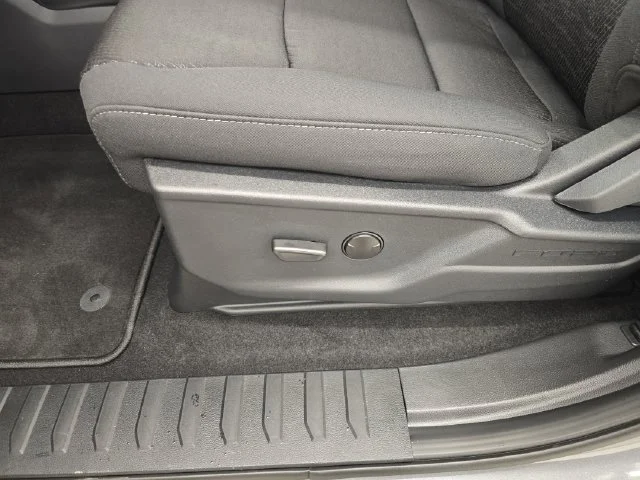 New 2026 Carbonized Gray Metallic Ford XLT image 43