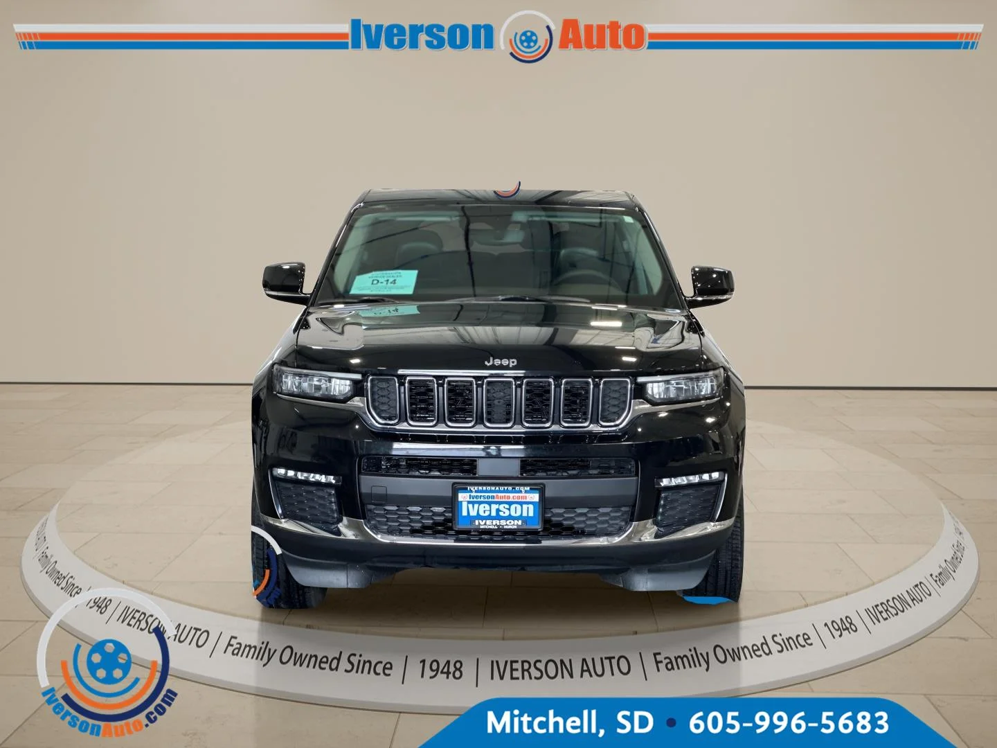 Used 2023 Diamond Black Crystal Pearlcoat Jeep Limited image 3