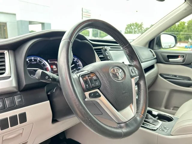 Used 2017 Shoreline Mist Toyota XLE image 36