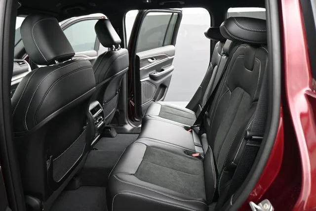 New 2026 Velvet Red Pearlcoat Jeep Altitude image 25