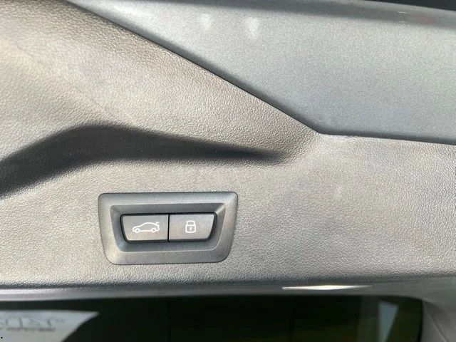 Used 2024 Gray BMW xDrive40i image 37
