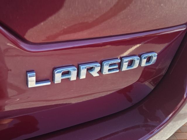 Used 2023 Velvet Jeep Laredo image 5