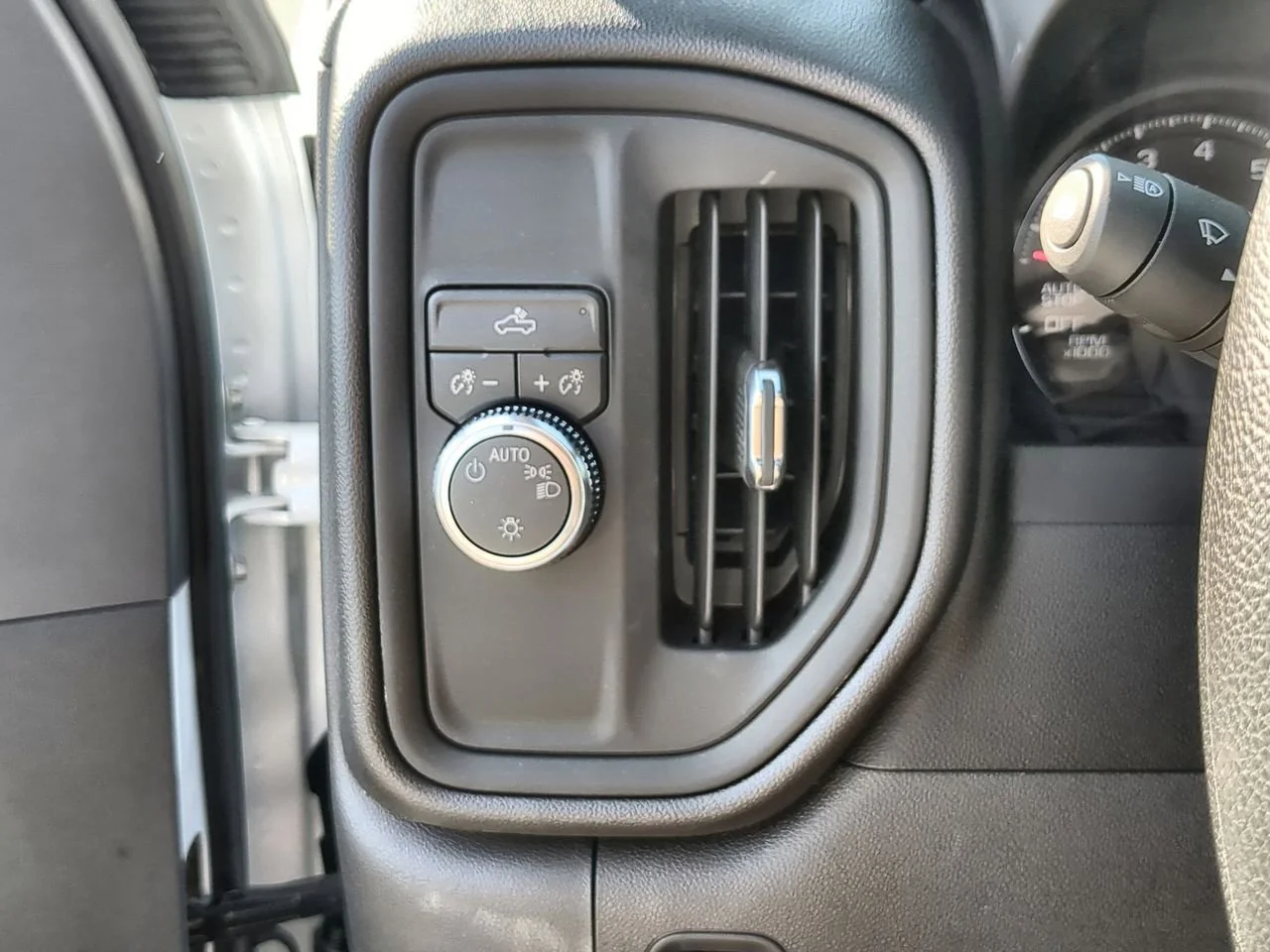 New 2026 Summit White GMC Pro image 17