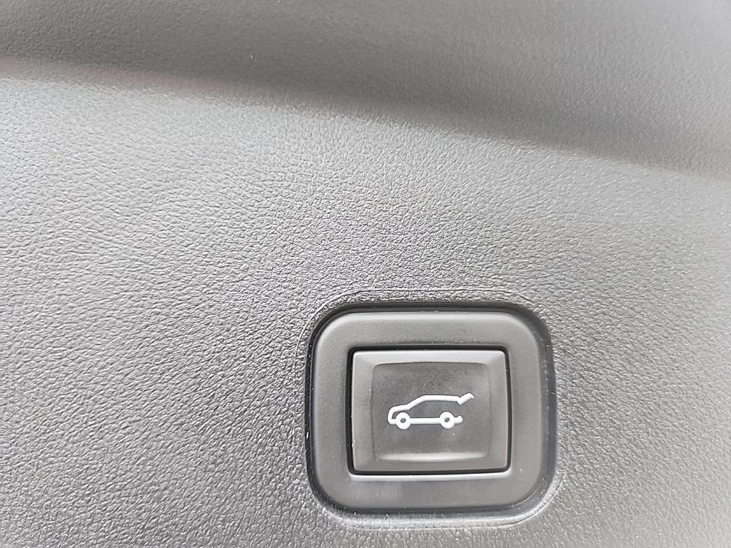 Used 2024 White Cadillac Tech image 11