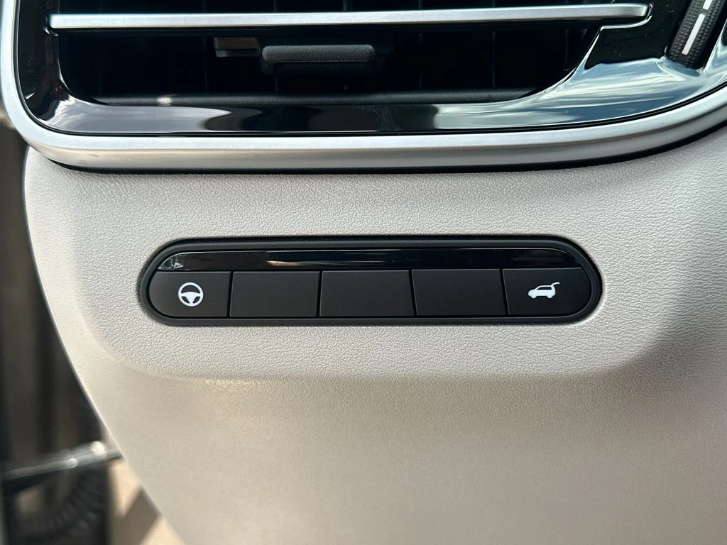 Used 2026 Silver INFINITI LUXE image 31