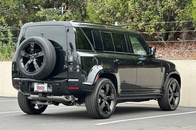 New 2026 Santorini Black Land Rover X-Dynamic SE image 5