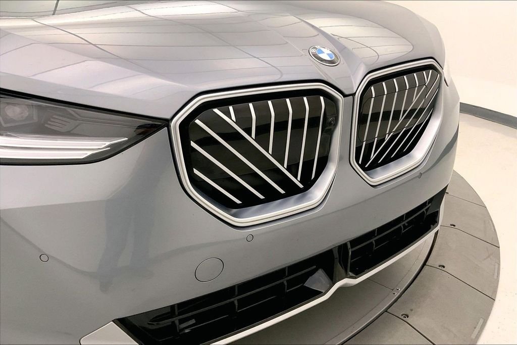 Used 2025 Skyscraper Grey Metallic BMW  image 28