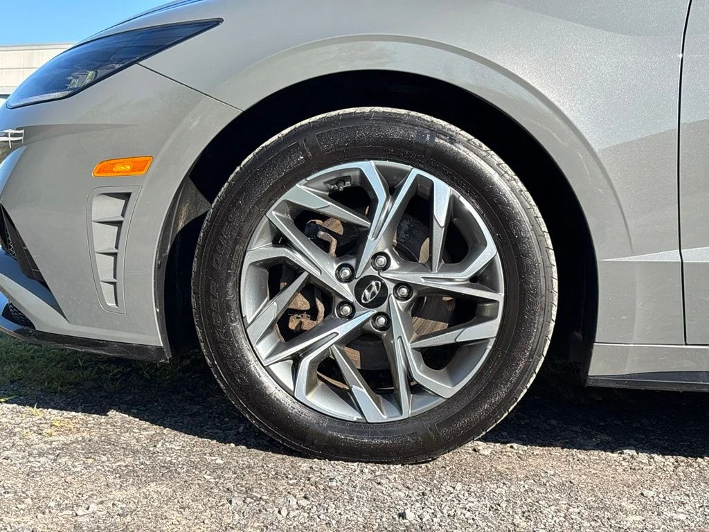 Used 2023 Gray Hyundai SEL image 9