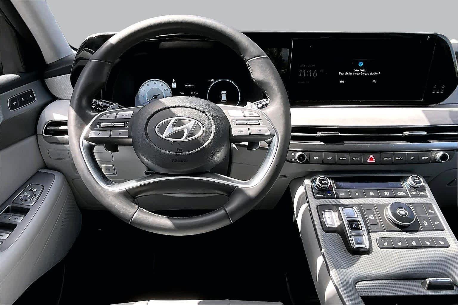 Used 2025 Steel Graphite Hyundai SEL Premium 7P image 6