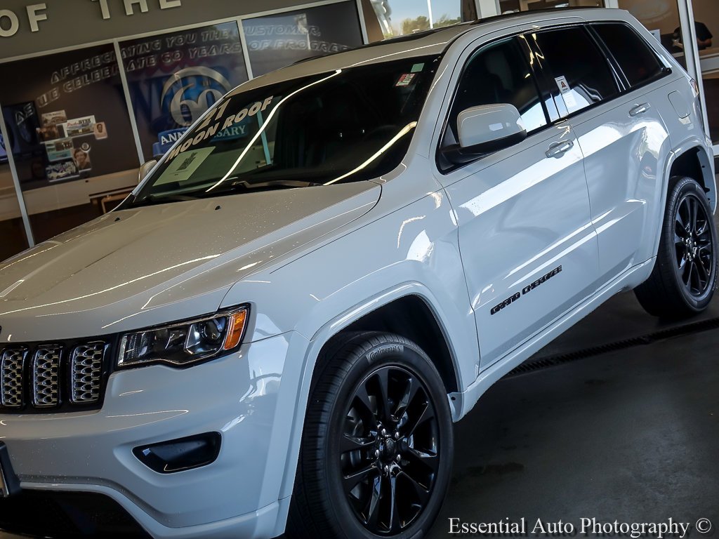 Used 2021 Bright White Clearcoat Jeep Laredo X image 4