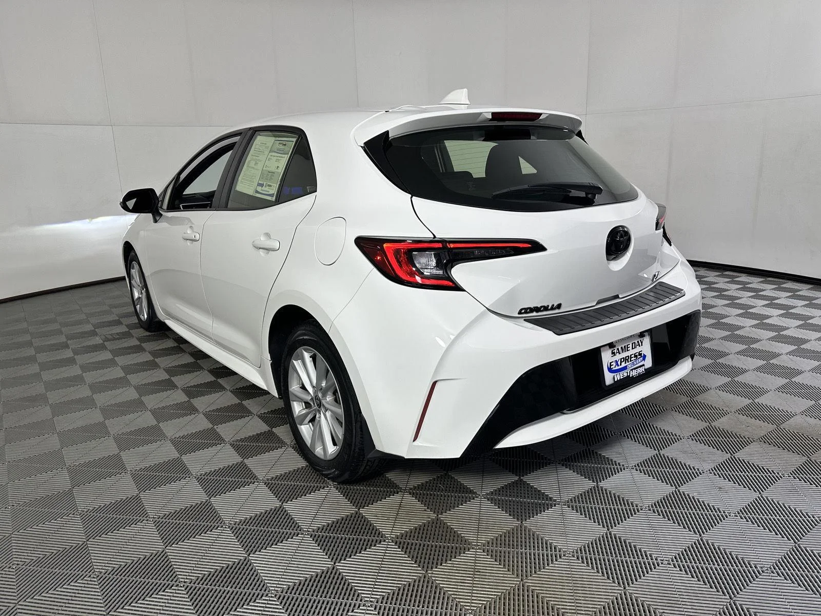 Used 2024 Ice Cap Toyota SE image 21