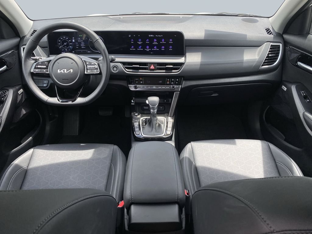 Used 2026 Clear White/Black Roof Kia SX image 13