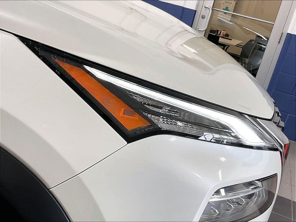 Used 2023 Pearl White Nissan SL image 33