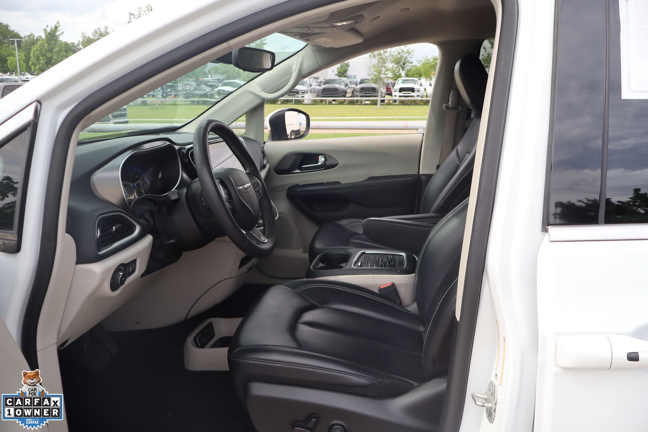Used 2023 White Chrysler Touring L image 25