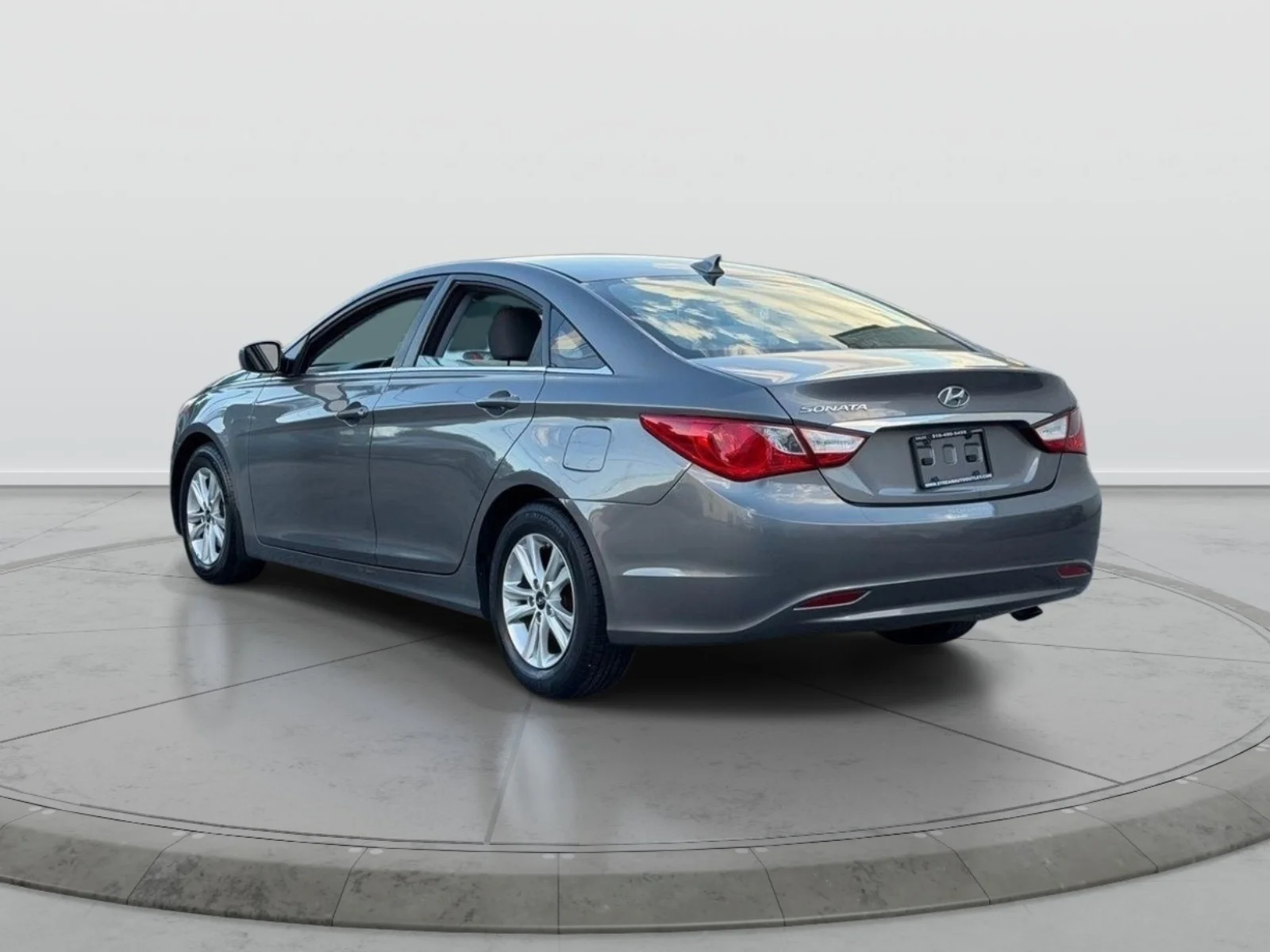 Used 2013 Gray Hyundai GLS image 3