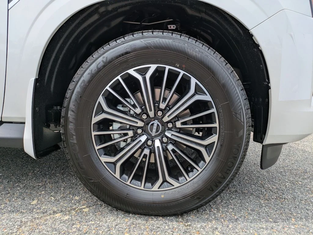 New 2026 Aspen White TriCoat / Super Black Two-tone Nissan Platinum image 11